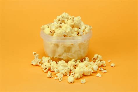 Is it bad to eat right before bed? - Hyatt Strength + Wellness