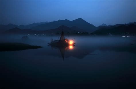 《枫桥夜泊》是唐代诗人张继途经寒山寺时，写下的一首羁旅诗。本诗问世后，寒山寺从此...