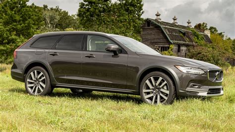 2022 Volvo V90 Cross Country - MotorWeek