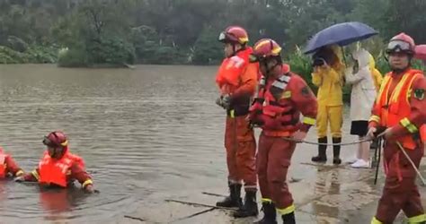 浙江杭州富阳暴雨引发洪水，致5人身亡2人失联，当地多部门正展开搜救_手机新浪网