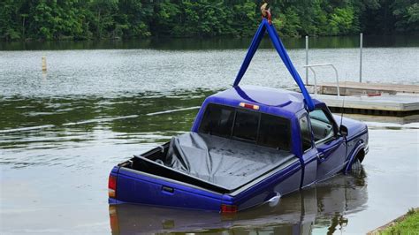 Police pull pickup truck out of Graham-Mebane Lake | wfmynews2.com