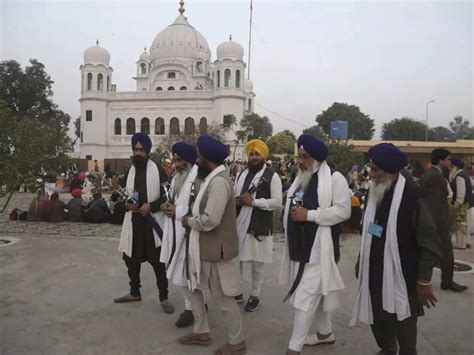 Pakistani Sikh leaders urge India to allow pilgrims for Guru Nanak's ...