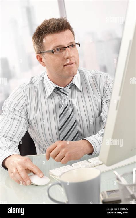 Business Man Using Computer Image 的图像结果