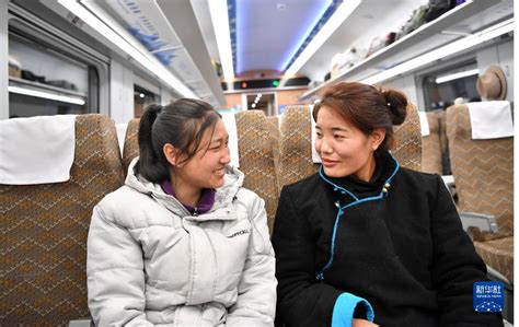 西藏：乘着火车上学去