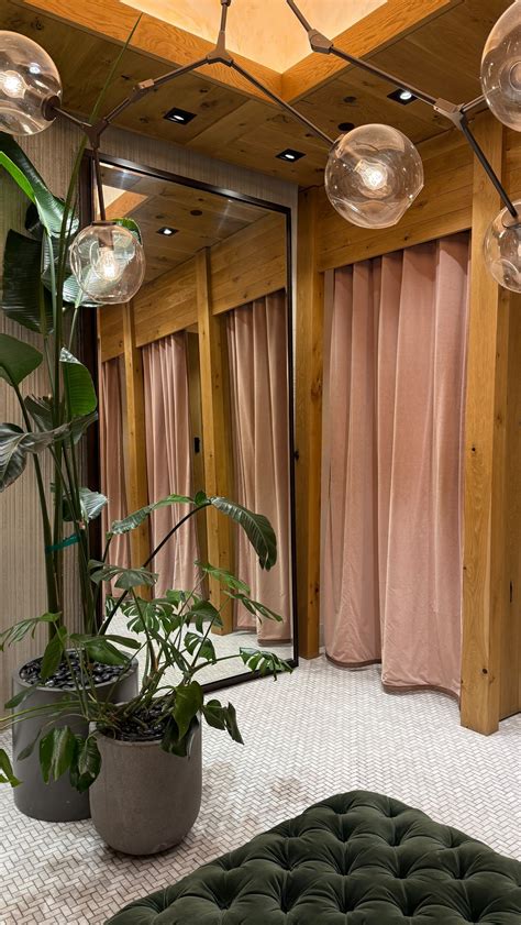 Kyla Jackson | Bikinis beach and treats | Instagram