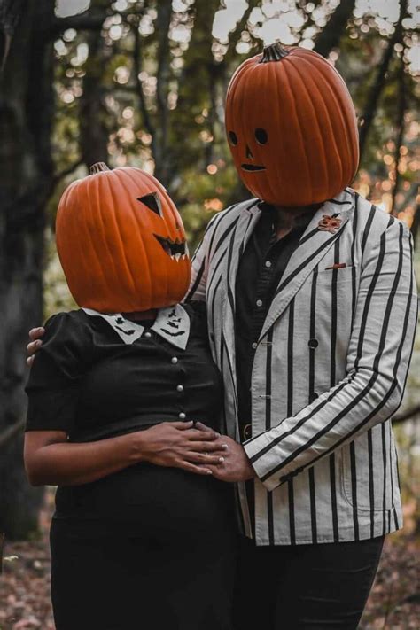 40 Halloween Costumes for Expecting Couples That Highlight the Bump in ...