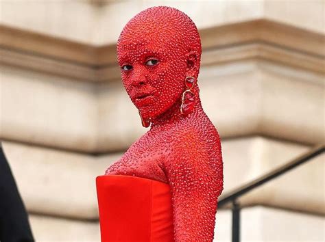 Doja Cat Covers Full Body In Red Paint At Paris Fashion Week; Internet ...