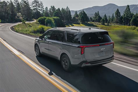 2025 KIA CARNIVAL MPV REDEFINED: ELEVATING MULTI-PURPOSE APPEAL WITH HYBRID POWE