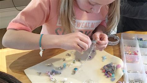 Kids Jewelry Making 的图像结果