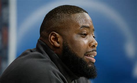 Bears guard Nate Davis misses practice for personal reasons : r/CHIBears