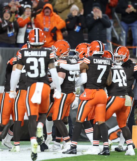 Cleveland Browns defense against the Baltimore Ravens, November 16 ...