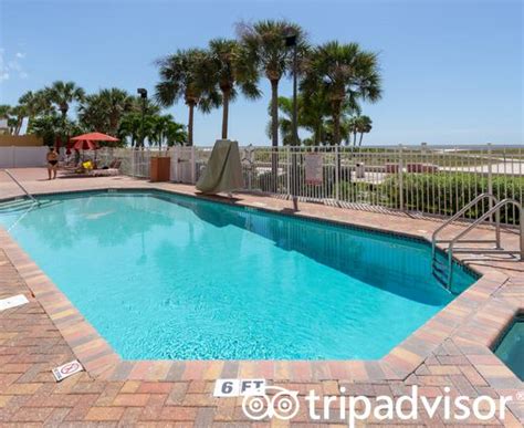 SURF BEACH RESORT (Treasure Island) - Hotel Reviews, Photos, Rate ...