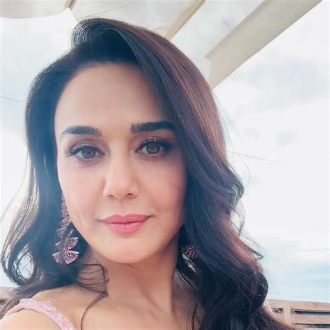 Oscar de la Renta’s 10 best evening gowns | Vogue India