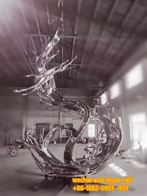 不锈钢镜面雕塑制作过程-制作现场-常州辉卓雕塑艺术工程有限公司