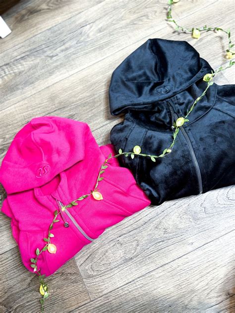 LULULEMON pop up 👻 WICKIN PICKIN 🍁 The vintage market 🎃, Monroe County ...