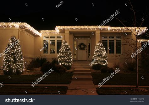 269,585 Houses With Christmas Lights Images, Stock Photos & Vectors ...