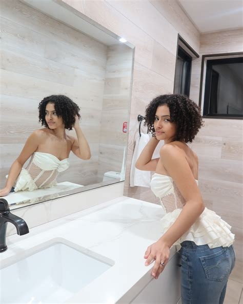 Naomi Daze (@naomidazexo) • Instagram photos and videos