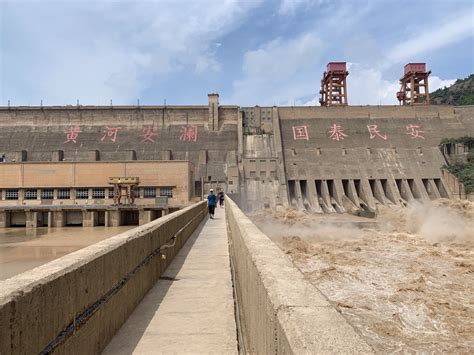 三峡大坝的闸全部打开，放光水库里的水，需要多长时间呢？_腾讯新闻