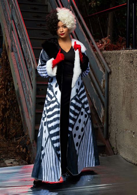 Cruella De Vil Costume Couple: Unleash Your Inner Villains with This ...