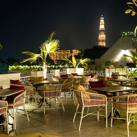 11 Best Restaurants With View Of Qutub Minar For Perfect Date | LBB