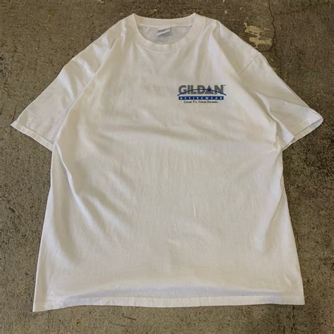 90s GILDAN BODY "GILDAN" T-shirt | What’z up