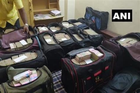 హీరో విజయ్ ఫైనాన్షియర్ ఇంట్లో 65 కోట్లు.. ఆరా తీస్తున్న ఐటి అధికారులు ...