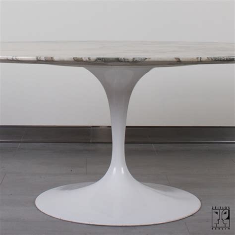 Coffee table Tulip by Eero Saarinen - ZEITLOS – BERLIN