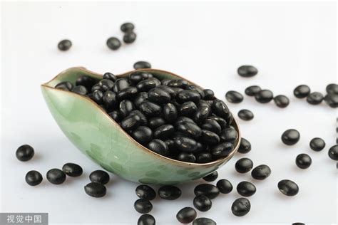 养生必知：黑豆才是低调的“养生高手”，补药一堆不如黑豆一把
