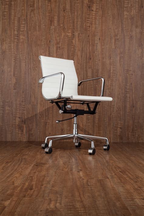 Vertu Resilient Plank: Tomato Cedar by Parterre Flooring Systems ...