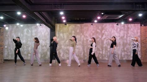 Step Back Dance Challenge 的图像结果