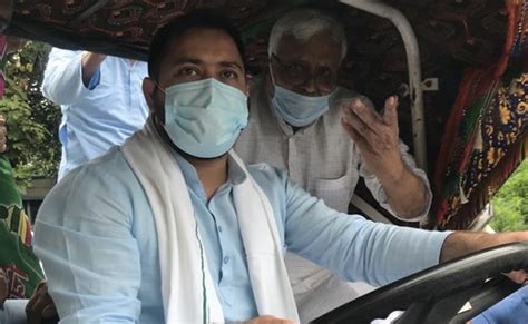 किसान बिल के विरोध-प्रदर्शन में ट्रैक्टर पर बैठकर शामिल हुए तेजस्वी ...