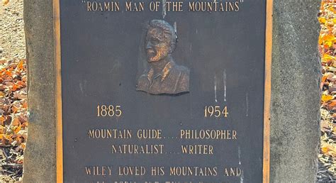 GATLINBURG WELCOME CENTER (2025) All You Need to Know BEFORE You Go ...