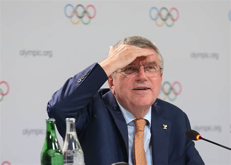 巴赫宣布竞选连任国际奥委会主席_新华社