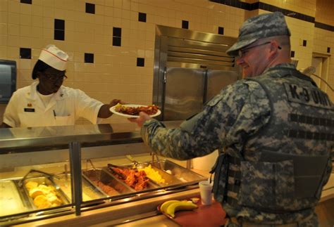 The Army trains for everything, but can it condition soldiers to eat well?