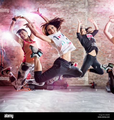 Girls Dance Exercise 的图像结果