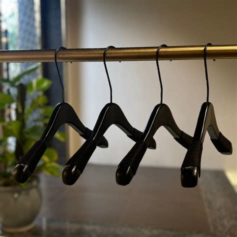 Reza Clothes Hanger (Set of 4) – Fixturic