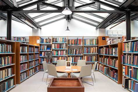 Academic Library 的图像结果