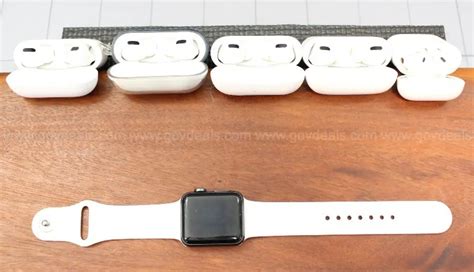 Apple Air Pods/etc., Approx. 1 lb., #26469 | GovDeals