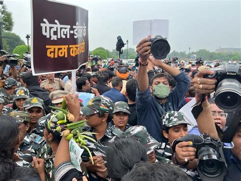 Congress protests against price rise, GST hike in Delhi | Pics
