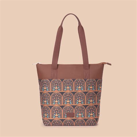 Royal Indian Peacock Motif Everyday Tote bag