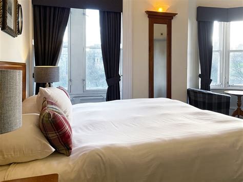 THE OLD WAVERLEY HOTEL (Edinburgh, Scotland) - Hotel Reviews, Photos ...