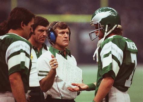 Former Eagles share stories of getting concussions — and playing ...