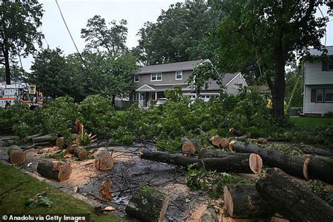 9m Americans under State of Emergency as Hurricane Erin barrels up East ...