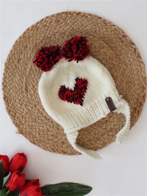 Woonie Handmade Heart Knitted Infants Cap - off-White