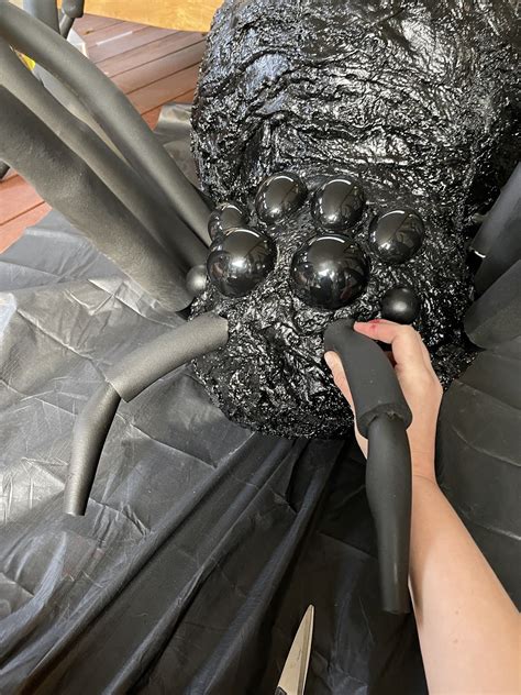 How to Make TikTok's Favorite DIY Giant Spider Decoration | Diy ...