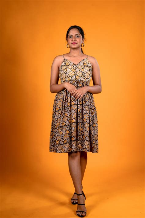 Indysutra - Your one stop shop for all handloom products.