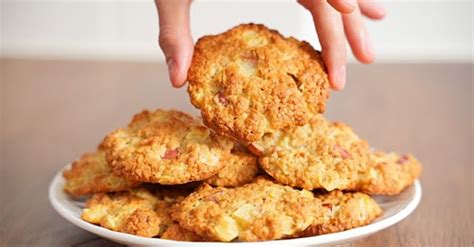 Homemade oatmeal cookies - baking recipe without sugar, eggs, flour ...