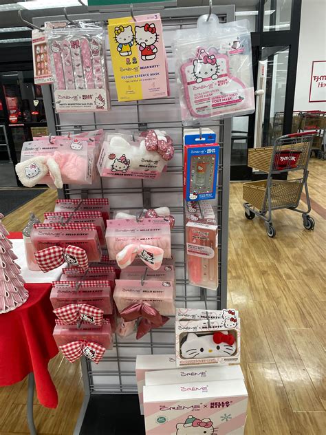 Holiday Hello Kitty Section @ Tjmaxx! : r/HelloKitty