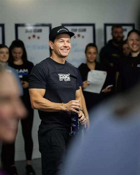 Mark Wahlberg has his own personal fridge to eat Thanksgiving stuffing ...