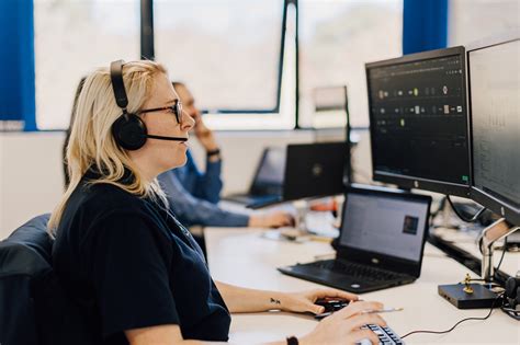 IT Support Computer Service and Repair Cloud Computing 的图像结果